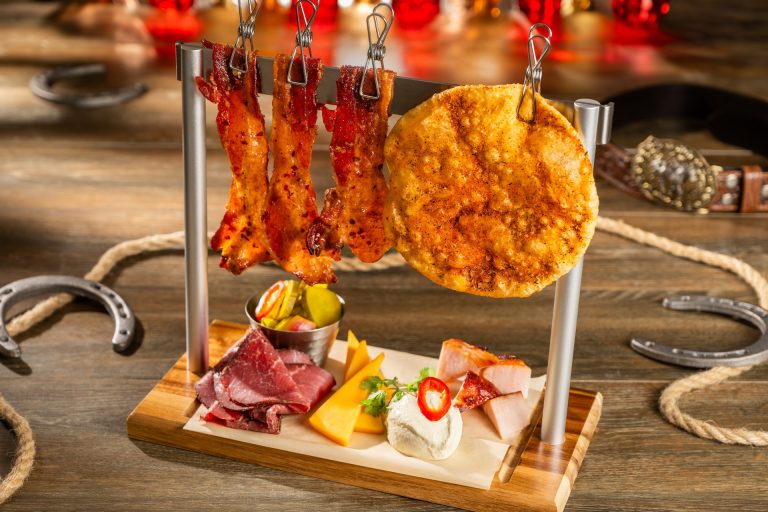 Disney has revealed a brand-new limited-time pop-up dining experience coming to The Diamond Horseshoe at Magic Kingdom! 🤠